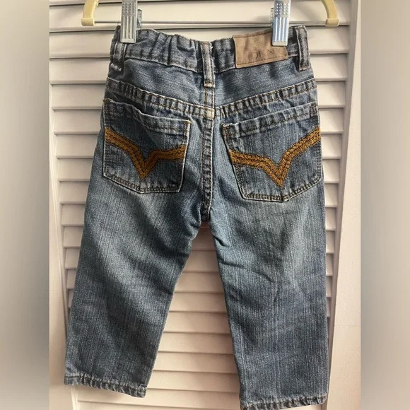 DKNY Size 2T Jeans-Like New! Faux Button & Fly (snap closure), Adjustable Waist - Picture 4 of 8